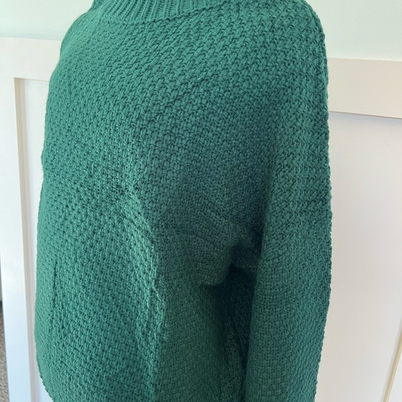 Emerald Green jewel tone Knit long sleeve Sweater size large with smocked neck - Picture 4 of 7